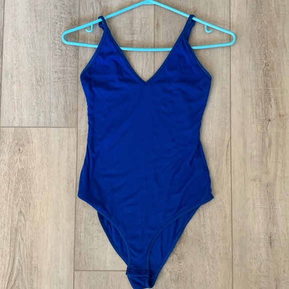 Aritzia Talula KINVER BODYSUIT size s in bluebell - Picture 2 of 4